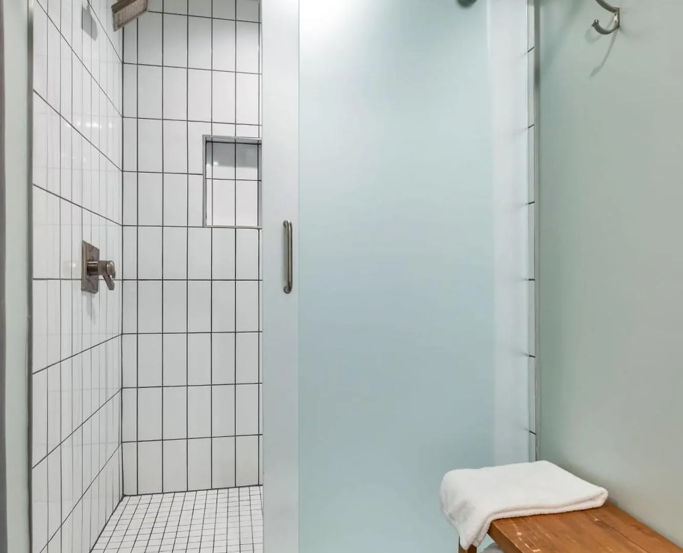 Apartment Nashville Honky Tonk Suite 6 Bedroom By Maddox Hotel