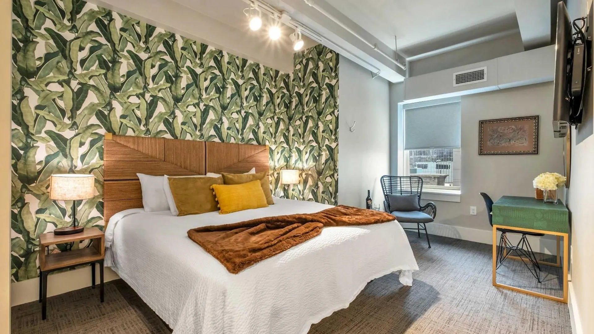 Apartment Nashville Honky Tonk Suite 6 Bedroom By Maddox Hotel